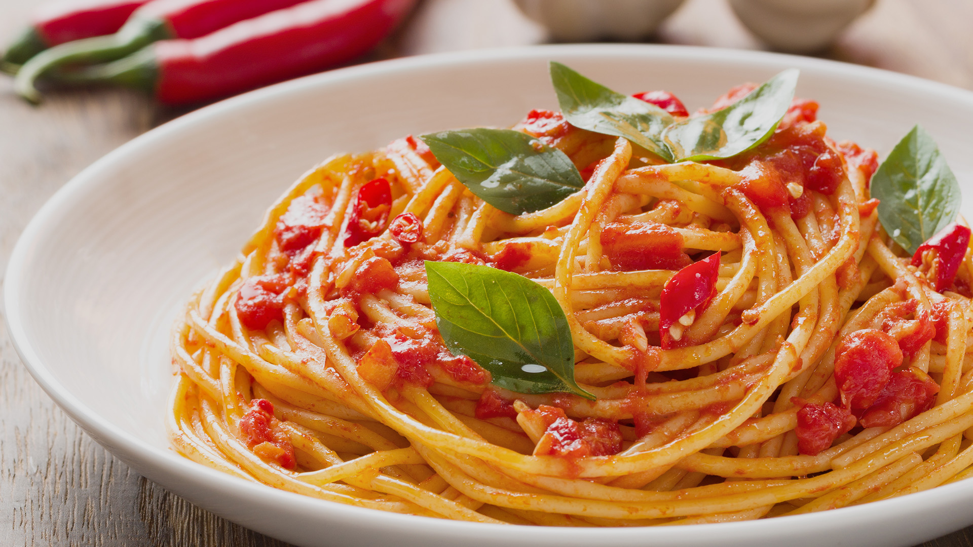 spaghetti al sugo con confettura di peperoncino